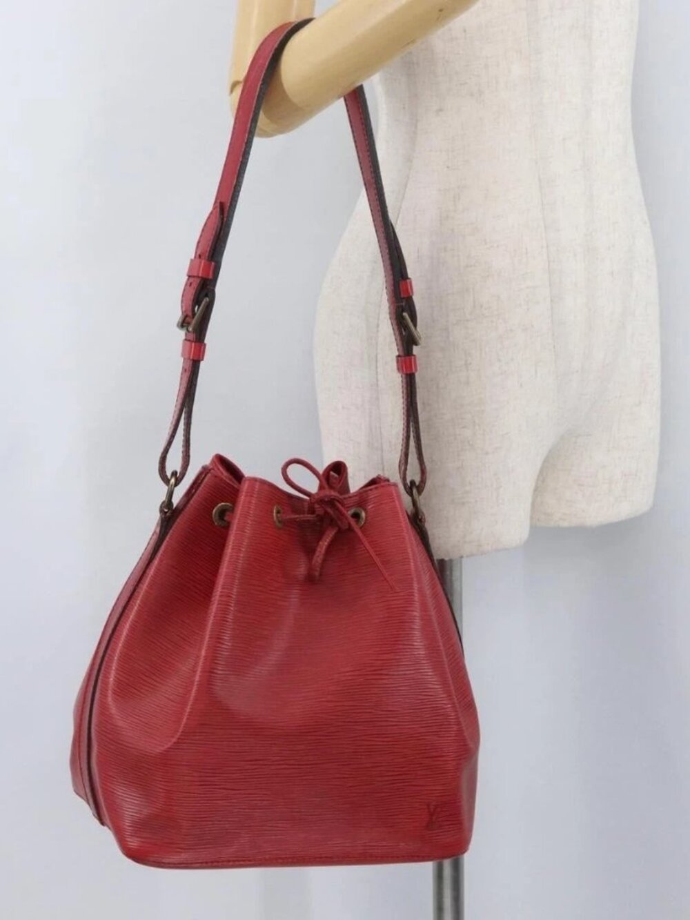 LOUIS VUITTON Epi Petit Noe Shoulder Bag Red M44107 LV Auth BA10912